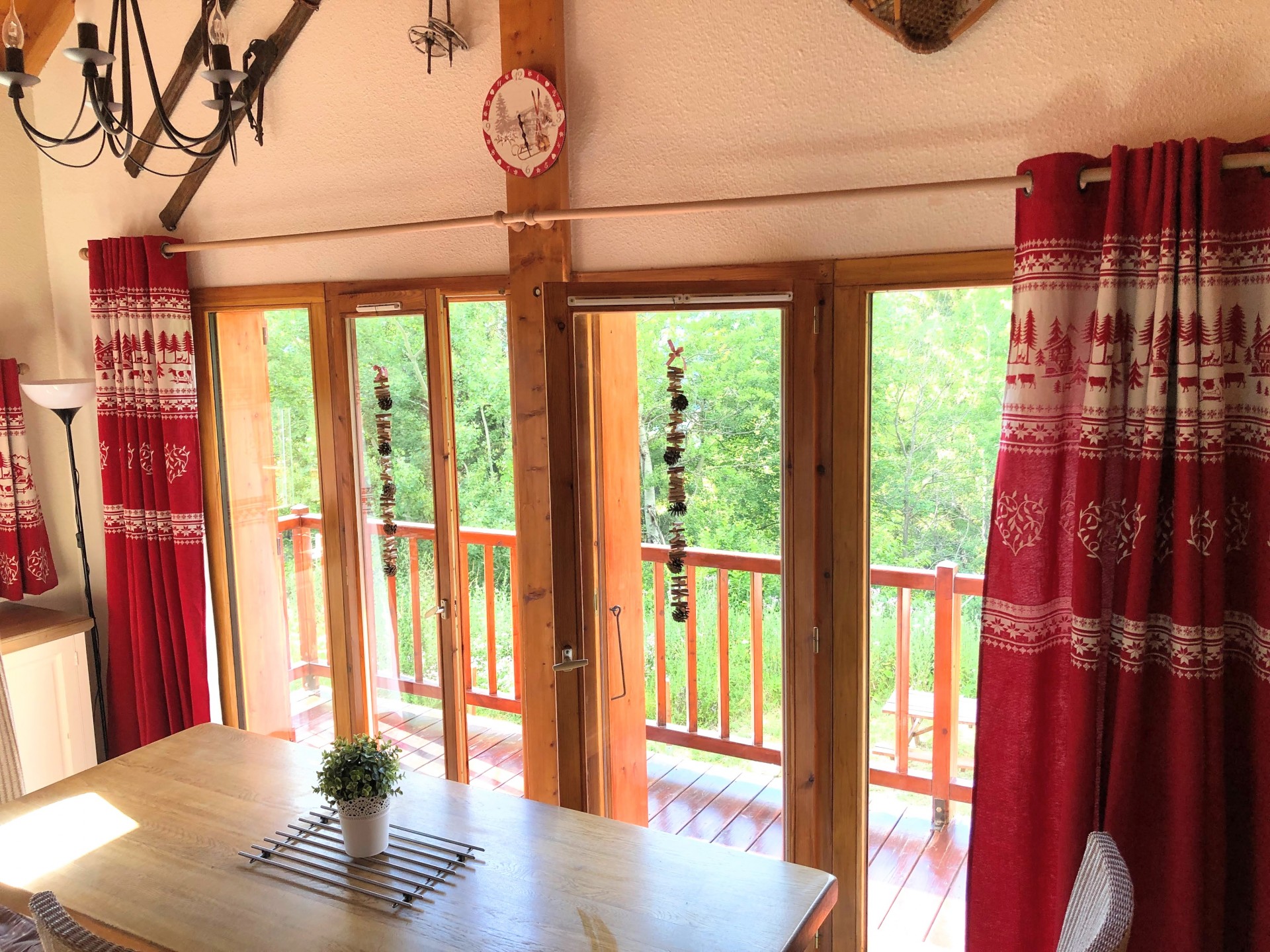 Dining room a beautiful mountain view